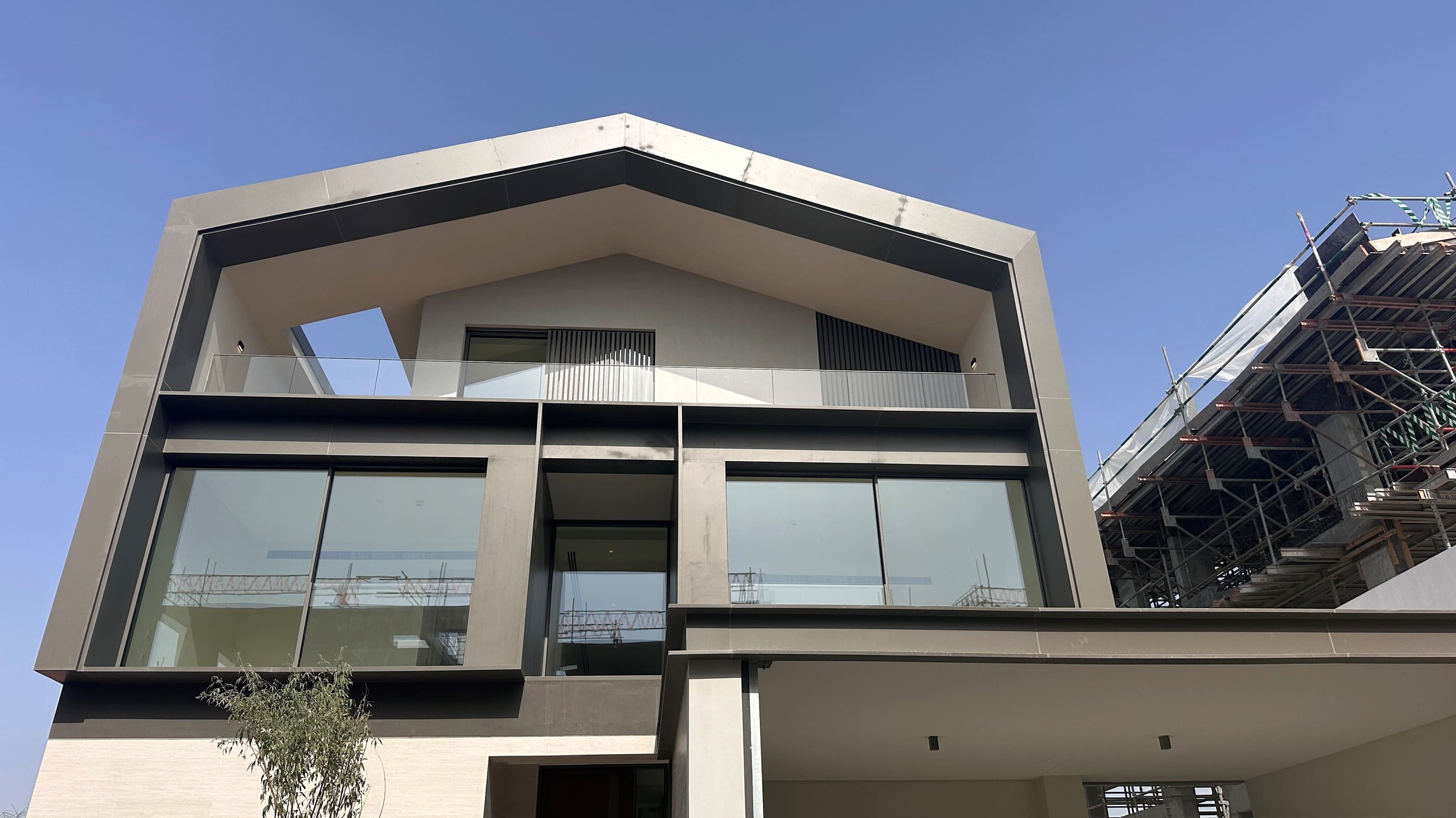 roofing company in dubai